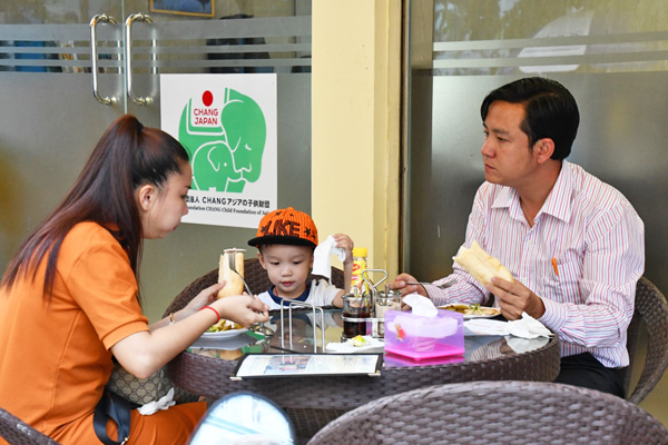 ヌンパンはカンボジアでは子供から大人まで大人気です